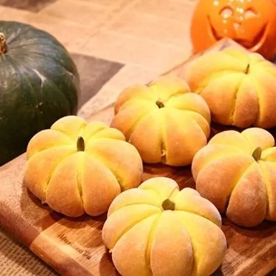 【かぼちゃあんぱん】～かぼちゃ生地にかぼちゃあんのかぼちゃ尽し～