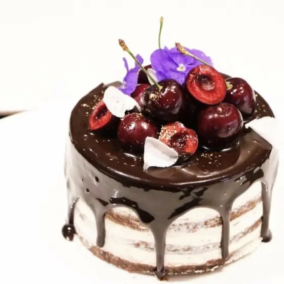 パティシエに学ぶお菓子教室～苺とチョコのネイキッドケーキ～