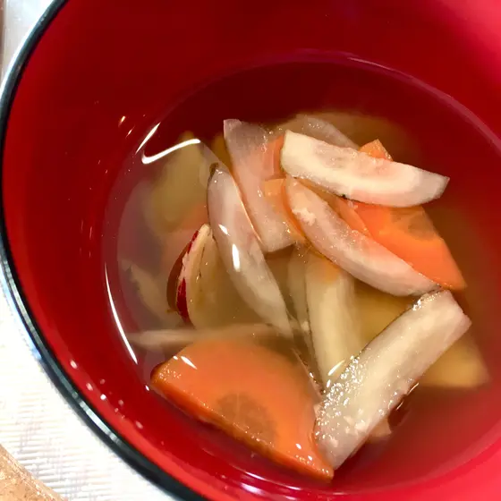 【2】しょうゆこうじの根菜スープ