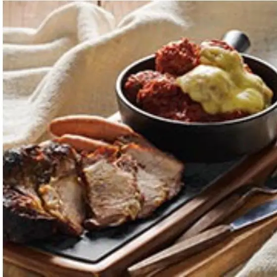 【1】肉バルのラクレットプレート～豚肉のハニーロースト