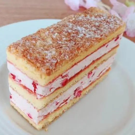 素敵なフランス菓子「春の苺のケーキ」ジャムやフリーズドライを使って…イルプルーの、