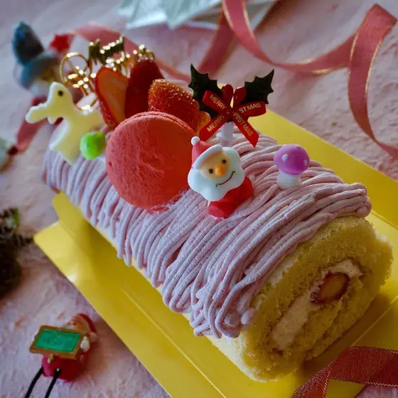 苺のクリスマスロールケーキ
