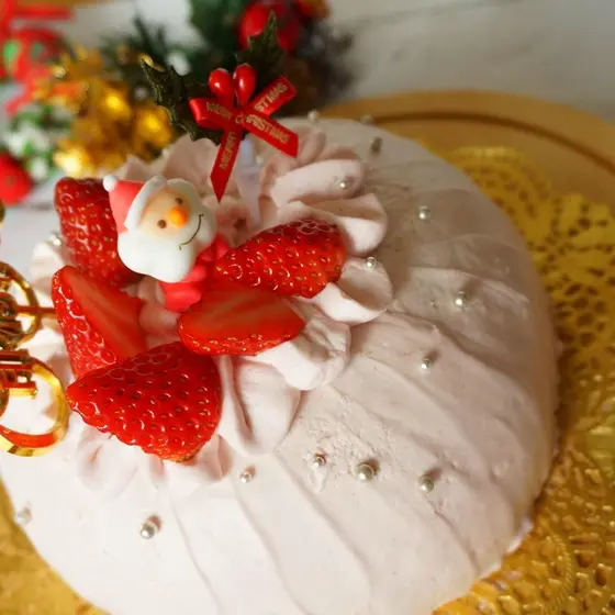 苺のクリスマスドームケーキ