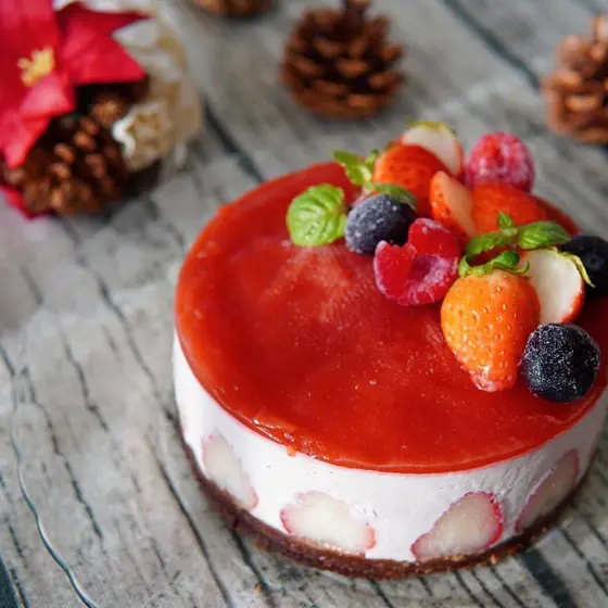 【Xmas企画】苺とホワイトチョコのクリスマスローケーキ