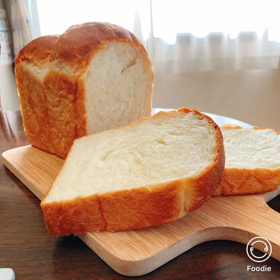 シンプル食パンとおまけパン