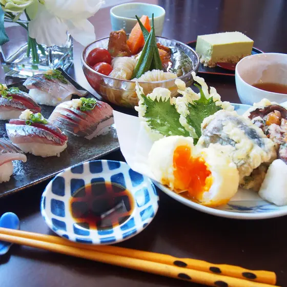 旬のアジ！アジの握り寿司、アジの梅天ぷら、夏野菜の冷製おでん