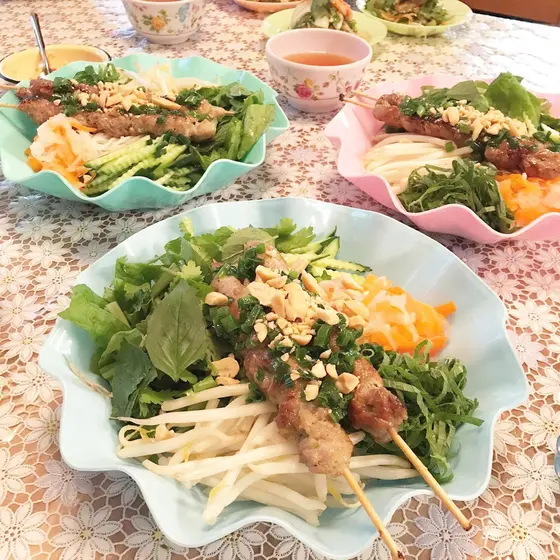 【ベトナム料理】ベトナム南部の麺料理／ 焼肉和え麺