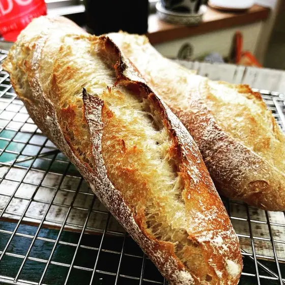 バゲットとフランスパン生地で作る惣菜パン：体験型