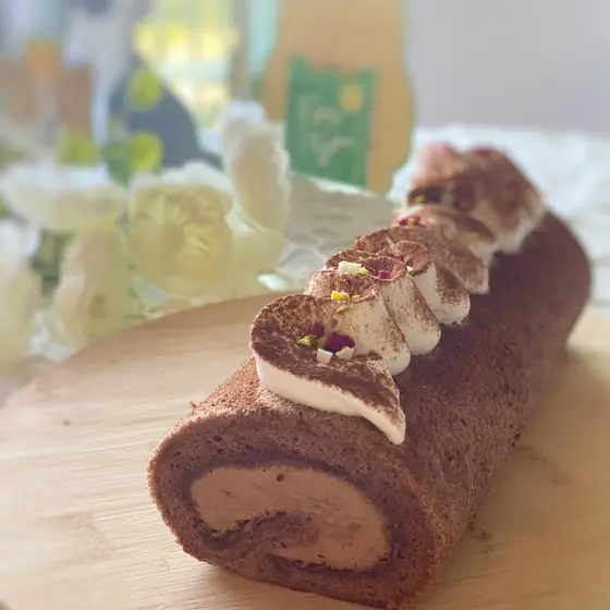 6月のケーキ「フォレノワール風ロールケーキ」