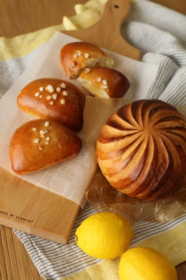 『パン・オ・シトロン』
自家製レモンジャム入りの爽やかなパン