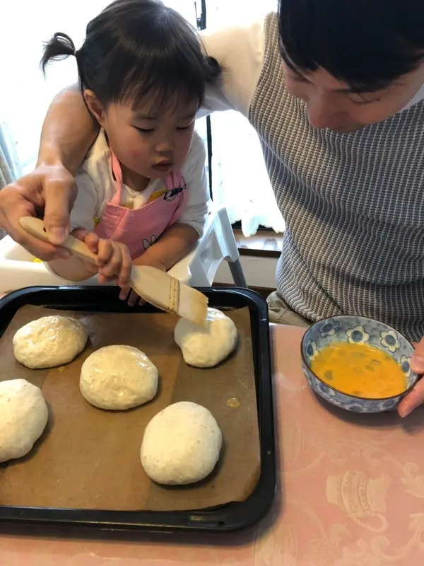 2歳児とパパのパン教室。楽しそう（＾＾）