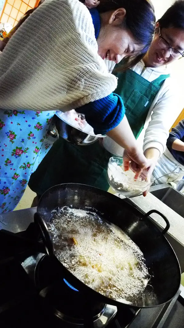 漢方MIXスパイス入りの粉を使うと、カラッ☆と揚がるのです。