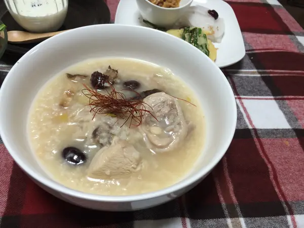 こちらは鳥取市での参鶏湯実習の様子です。