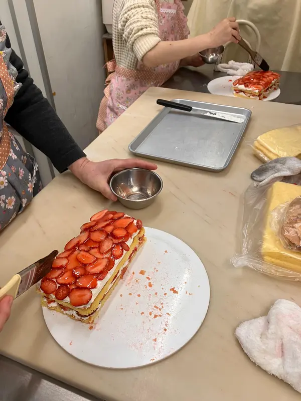 3/21pm 親子レッスンで、贅沢なイチゴのショートケーキ