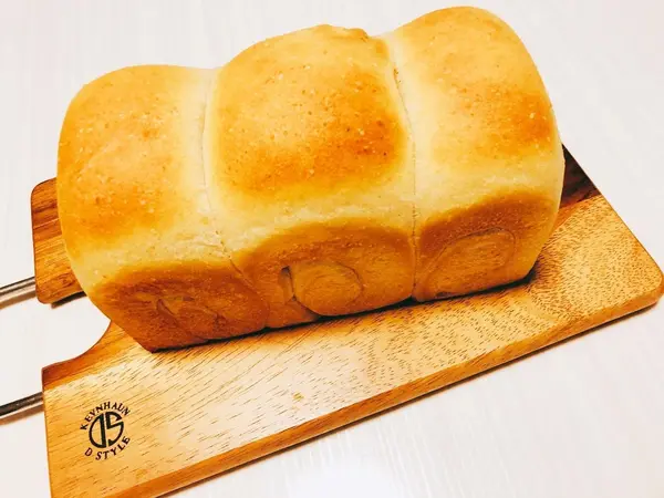 厳選牛乳、オーガニック小麦粉のふわふわ食パン