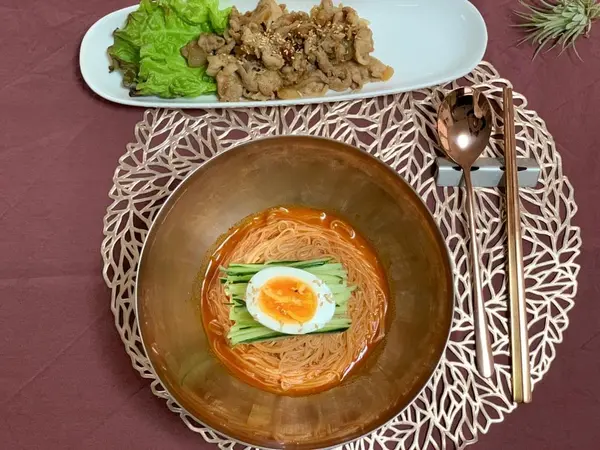 韓国の辛い素麺（비빔국수）&豚肉プルコギ