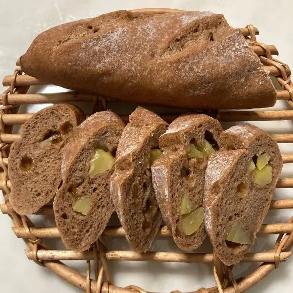 栗とメープルのココアフランス。
もはやスイーツなパン