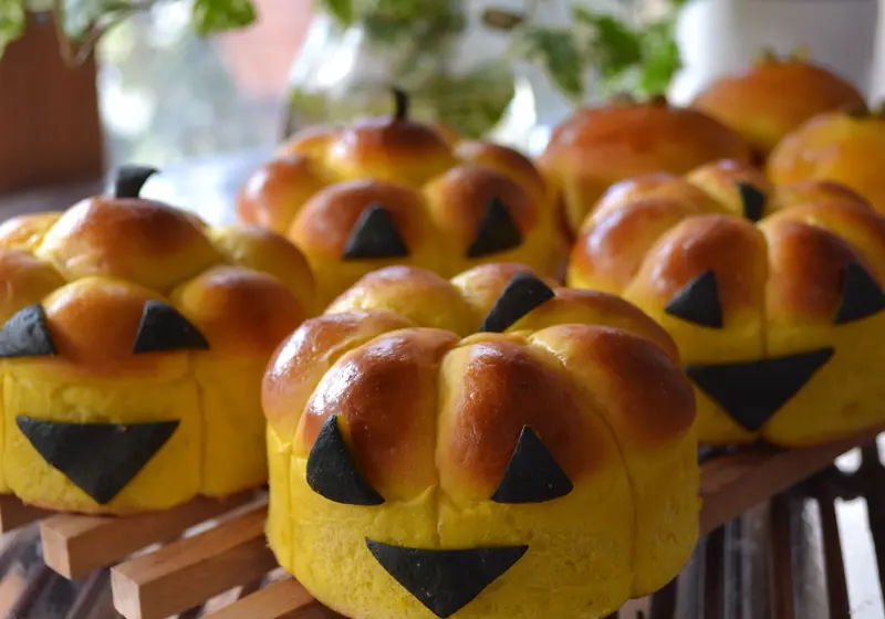 ハロウィンかぼちゃレシピ ジャックオーランタンのパン のレシピ 作り方 緒方 亜希野 料理教室検索サイト クスパ