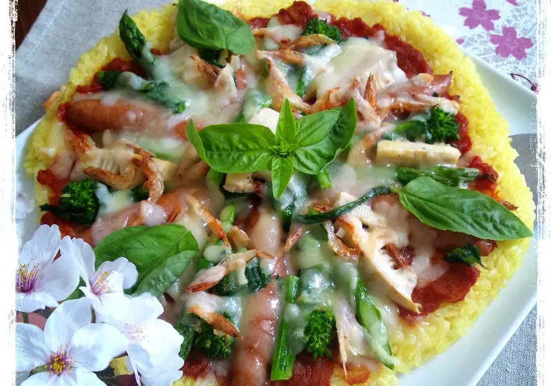 『旨っカレー米』春野菜のライスピザ