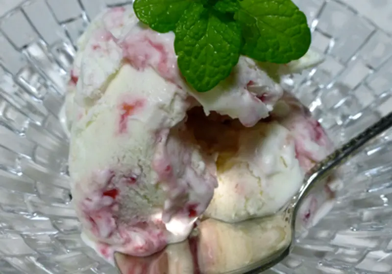 ラズベリーのデザートアイスクリーム