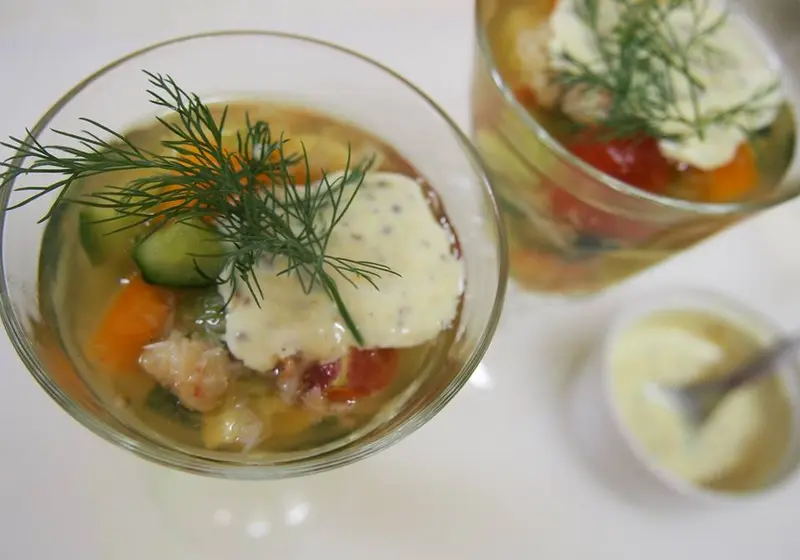 グラスカップで作る彩りキューブ野菜と蟹のテリーヌ