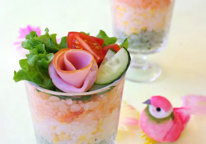 薔薇ハムに一目惚れ 洋風グラスで3色寿司のレシピ 作り方 秋山 直美 料理教室検索サイト クスパ