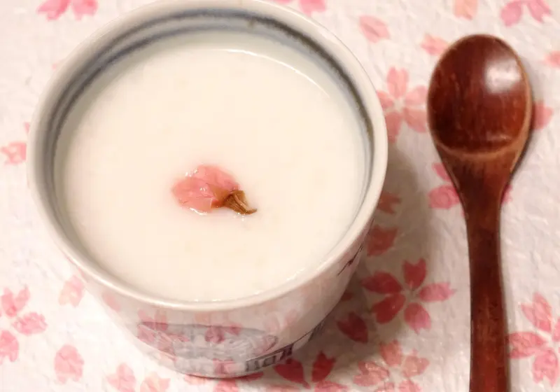 冷え症の緩和に　桜風味の甘酒茶
