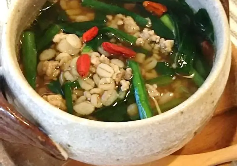 押し麦とひき肉のにらスープのレシピ 作り方 Emiko 料理教室検索サイト クスパ