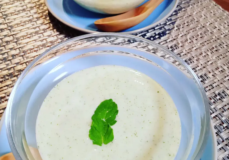 スペアミントとキュウリ冷製スープ